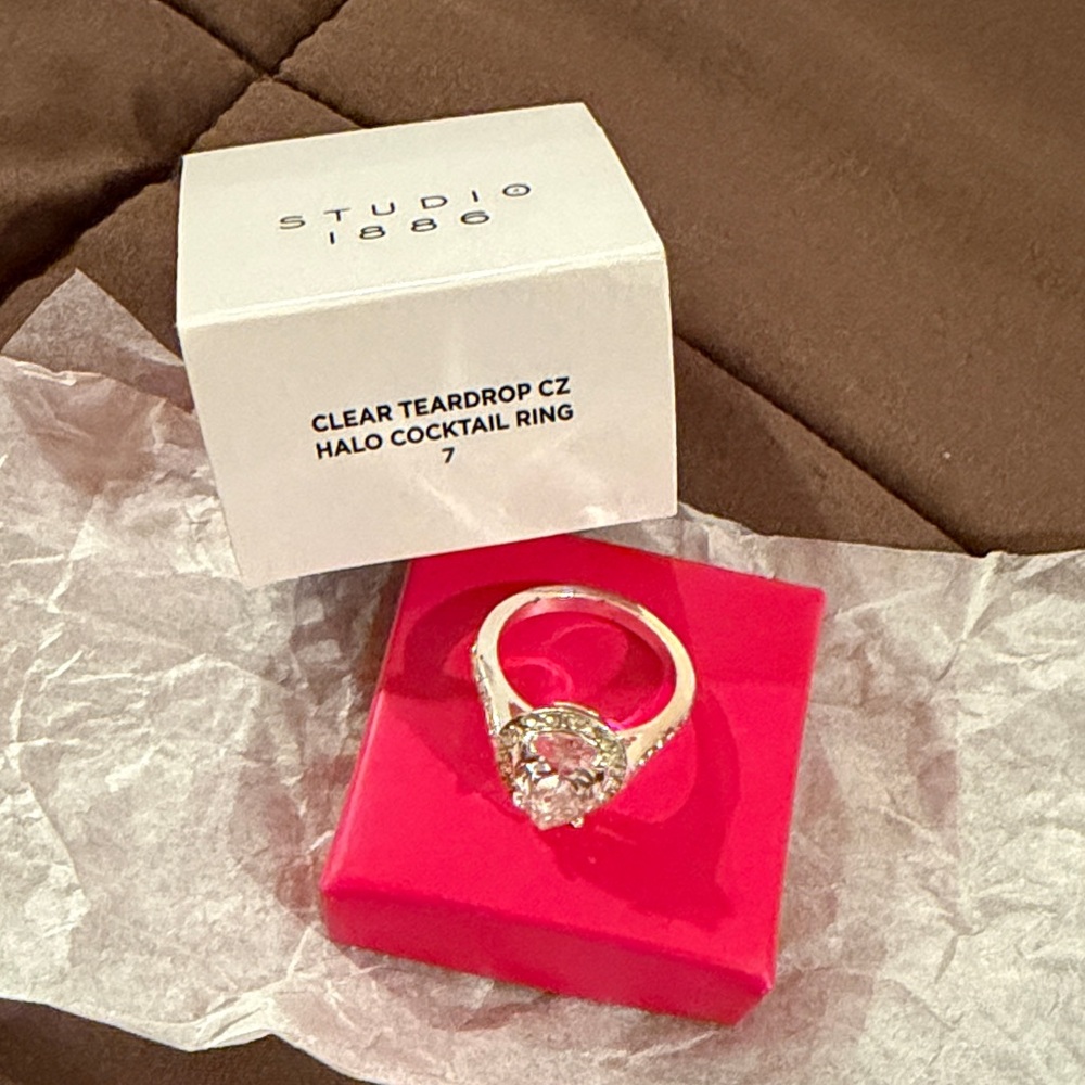 AVON Silver Clear Teardrop CZ Halo Cocktail Ring